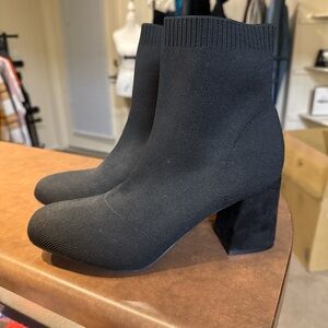 Women’s black wedges